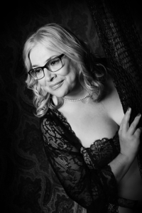 curvy-boudoir-photographer