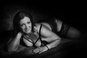 curvy-boudoir-photographer