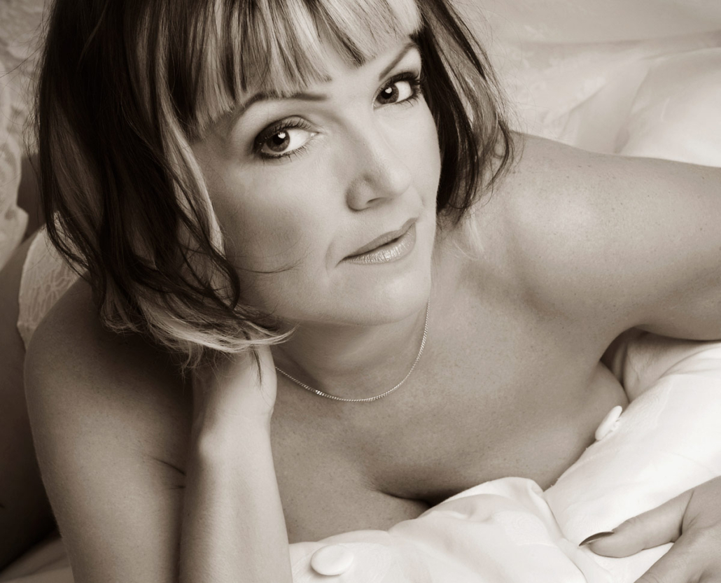 white-sheet-boudoir-photography-1